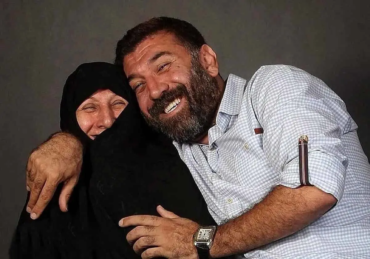 تصویر دیده نشده از حضور متفاوت علی انصاریان در آخرین روزهای فیلمبرداری / وقتی لبخندها ابدی میشوند تصویر دیده نشده از حضور متفاوت علی انصاریان در آخرین روزهای فیلمبرداری / وقتی لبخندها ابدی میشوند