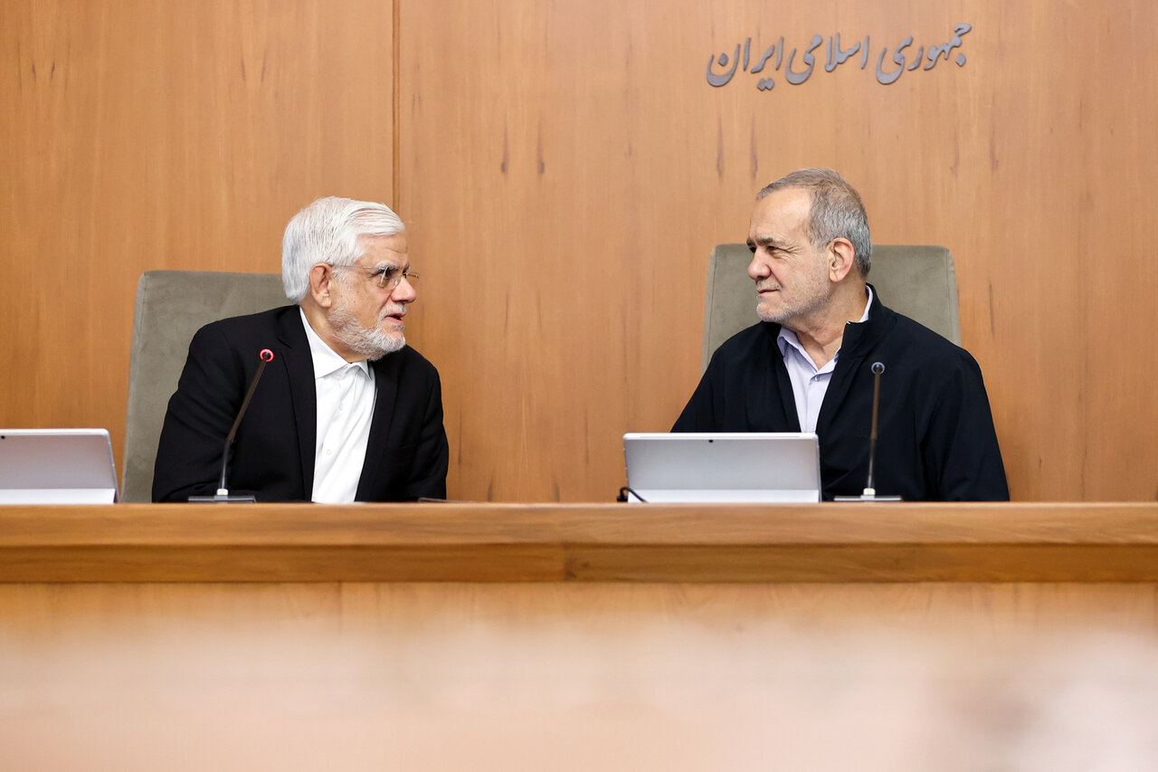 ستاد بررسی حوادث دی‌ماه به دستور پزشکیان جلسه برگزار کرد/ نقش عارف در ستاد چیست؟