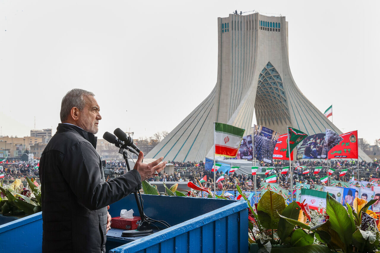 سخنرانی پزشکیان در مراسم 22 بهمن؛ ما به دنبال سلاح هستهای نیستیم و آماده هرگونه راستیآزمایی هستیم/ بهعنوان مسئول دولت از ملت عذرخواهی میکنم سخنرانی پزشکیان در مراسم 22 بهمن؛ ما به دنبال سلاح هستهای نیستیم و آماده هرگونه راستیآزمایی هستیم/ بهعنوان مسئول دولت از ملت عذرخواهی میکنم
