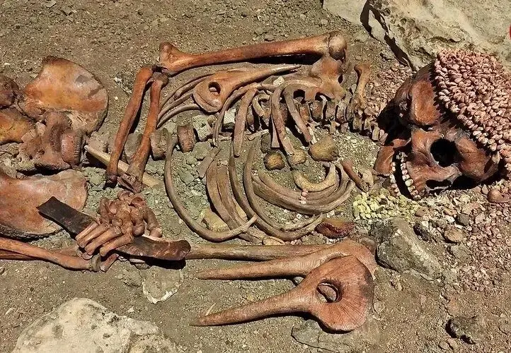 شاهزاده ۲۰۲۷ هزار ساله با تاجی از صدف در غار/عکس شاهزاده ۲۰۲۷ هزار ساله با تاجی از صدف در غار/عکس