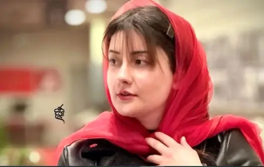 «فرانک» (سریال سوجان) در یک تئاتر در کنار «صحرا اسداللهی» «فرانک» (سریال سوجان) در یک تئاتر در کنار «صحرا اسداللهی»