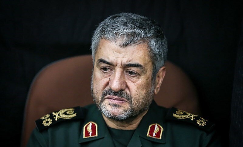 فرمانده قرارگاه بقیه‌الله: ماموریت حلقه‌های میانی هدایت، تمرکز و مدیریت حضور مردم در موضوعات مختلف است/این حلقه‌ها ‌وظیفه به میدان آوردن مردم را دارند