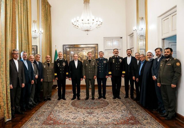 فرمانده کل ارتش: در آمادگی کامل هستیم/ اگر اشتباهی کنند، حتما پاسخی خواهند گرفت که تا به امروز نه دیده اند و نه تجربه کرده اند فرمانده کل ارتش: در آمادگی کامل هستیم/ اگر اشتباهی کنند، حتما پاسخی خواهند گرفت که تا به امروز نه دیده اند و نه تجربه کرده اند