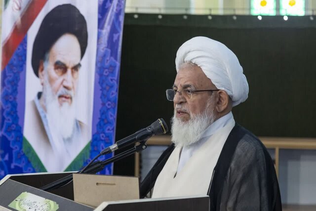 قدردانی امام جمعه یزد از راهپیمایی 22 بهمن؛ خاک پای این ملت را باید سرمه چشم کرد/ اگر توان موشکی ایران نبود، دشمن تاکنون این کشور را تکه‌تکه کرده بود