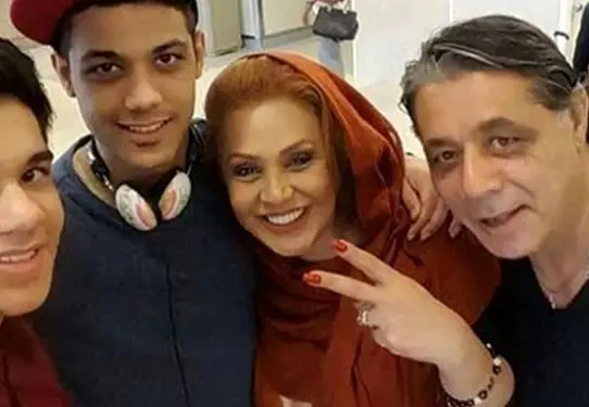 «نسرین مقانلو» در کنار «افسانه بایگان و سعید راد» در تالار عروسی «نسرین مقانلو» در کنار «افسانه بایگان و سعید راد» در تالار عروسی
