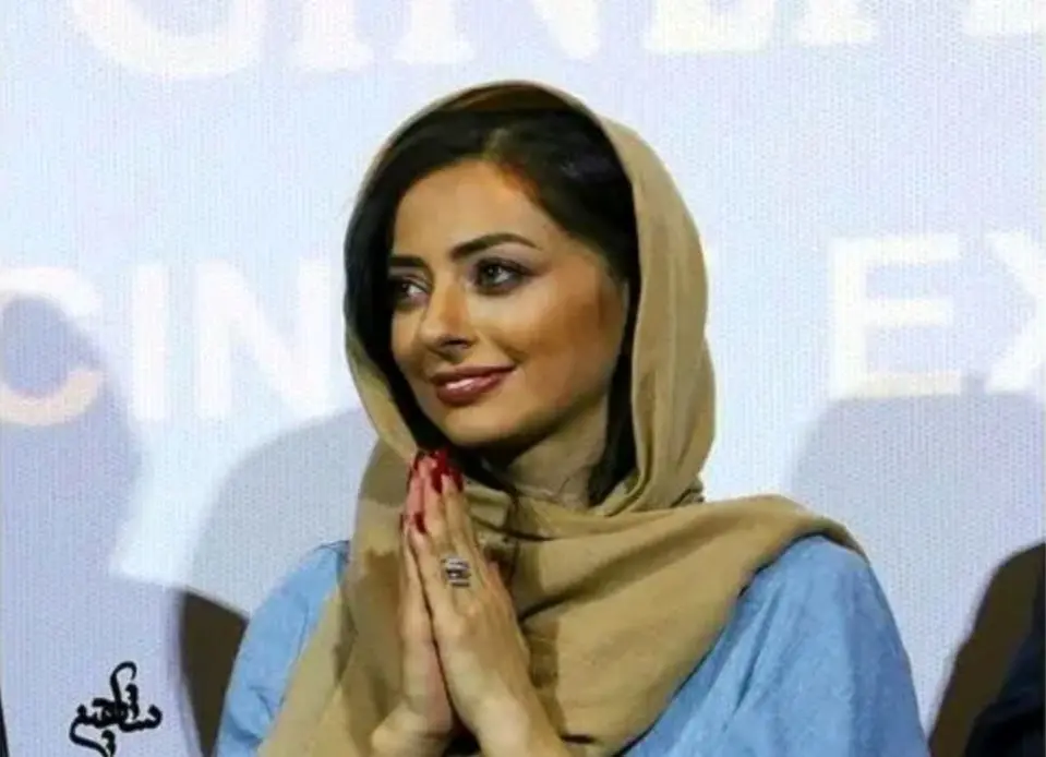 نفیسه روشن؛سفرت به سلامت رفیق ماه من، زمین جای کثیفیه نفیسه روشن؛سفرت به سلامت رفیق ماه من، زمین جای کثیفیه