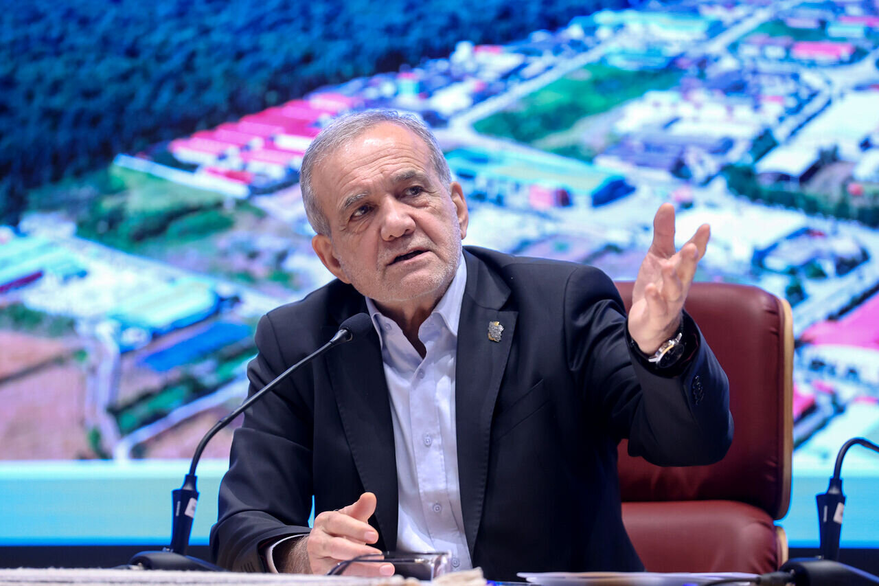 پزشکیان: داعش ایران «نظام بوروکراتیک» است/ از موقعی که ما سرکار آمدیم یک وعدۀ سرمایهگذاری هزار میلیاردی دادند اما معلوم شد که ما را سرکار گذاشتهاند پزشکیان: داعش ایران «نظام بوروکراتیک» است/ از موقعی که ما سرکار آمدیم یک وعدۀ سرمایهگذاری هزار میلیاردی دادند اما معلوم شد که ما را سرکار گذاشتهاند
