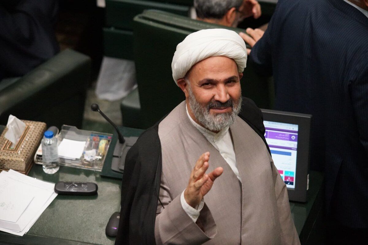 کنایه عجیب نماینده عضو جبهه پایداری به سخنان حسن روحانی در شرایط فعلی کشور؛ اصلاحات بزرگ که روحانی بر آن تاکید می کند همان بازداشت و اعدام خود اوست! کنایه عجیب نماینده عضو جبهه پایداری به سخنان حسن روحانی در شرایط فعلی کشور؛ اصلاحات بزرگ که روحانی بر آن تاکید می کند همان بازداشت و اعدام خود اوست!