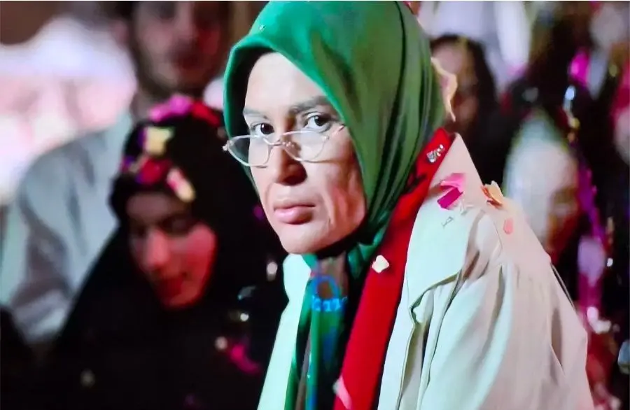 گریم ناشیانه خانم بازیگر در قسمت آخر سریال تلویزیونی گریم ناشیانه خانم بازیگر در قسمت آخر سریال تلویزیونی