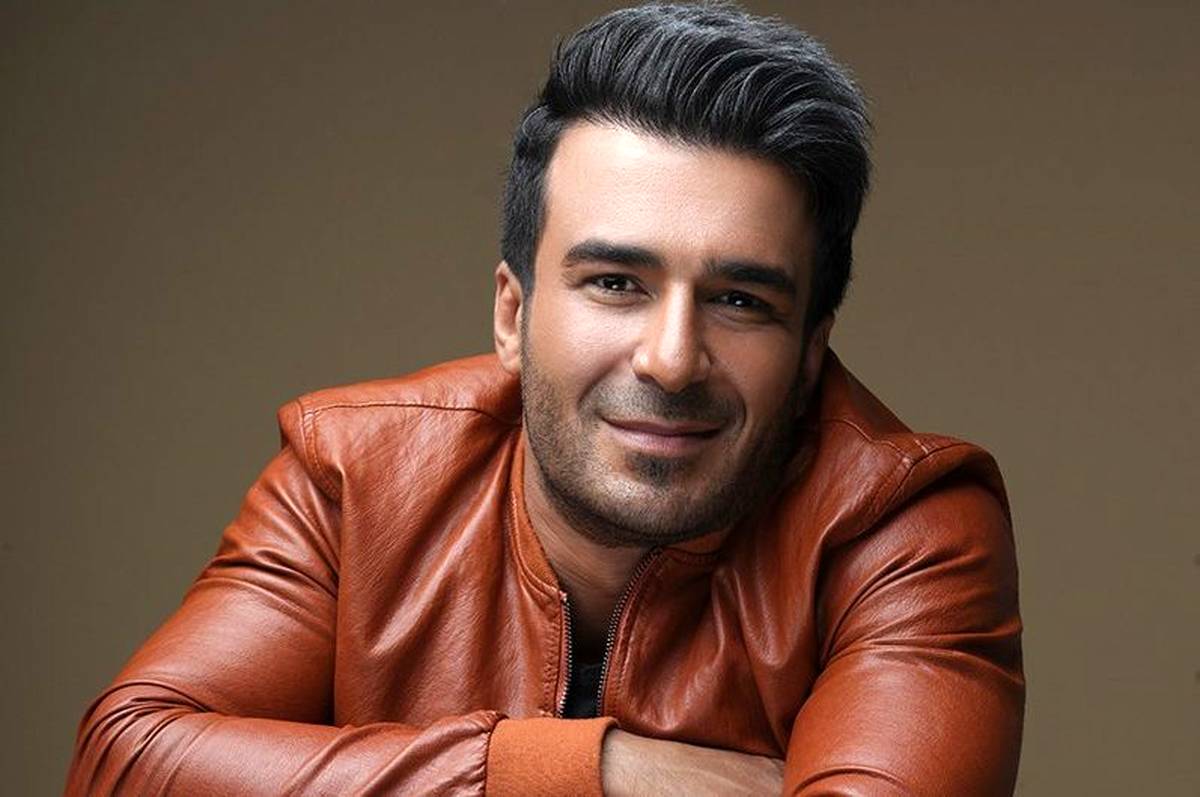 یوسف تیموری از مغازه لوسترفروشی اش رونمایی کرد یوسف تیموری از مغازه لوسترفروشی اش رونمایی کرد