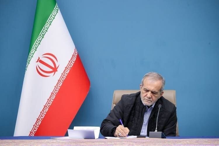 پزشکیان: فردوسی با شاهنامه هویت ایرانی را جاودانه کرد پزشکیان: فردوسی با شاهنامه هویت ایرانی را جاودانه کرد