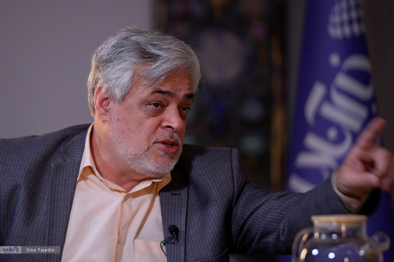 انتقاد تند محمد مهاجری از دولت درباره قطعی اینترنت/ آقای پزشکیان! دولت را علیل و ملت را ذلیل فرومایگان نکنید