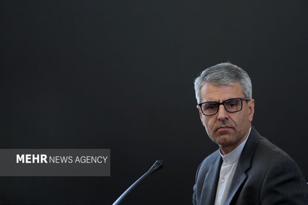 امپراطور ناچار شد با واقعیت کنار بیاید امپراطور ناچار شد با واقعیت کنار بیاید
