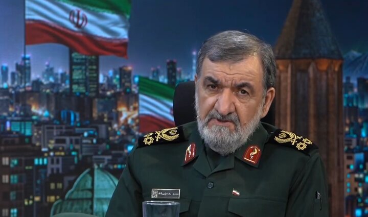 توصیه محسن رضایی به ارتش آمریکا؛ خودتان عقب بروید!/ محاصره به معنای اعلان جنگ است/ هشدار به امارات توصیه محسن رضایی به ارتش آمریکا؛ خودتان عقب بروید!/ محاصره به معنای اعلان جنگ است/ هشدار به امارات