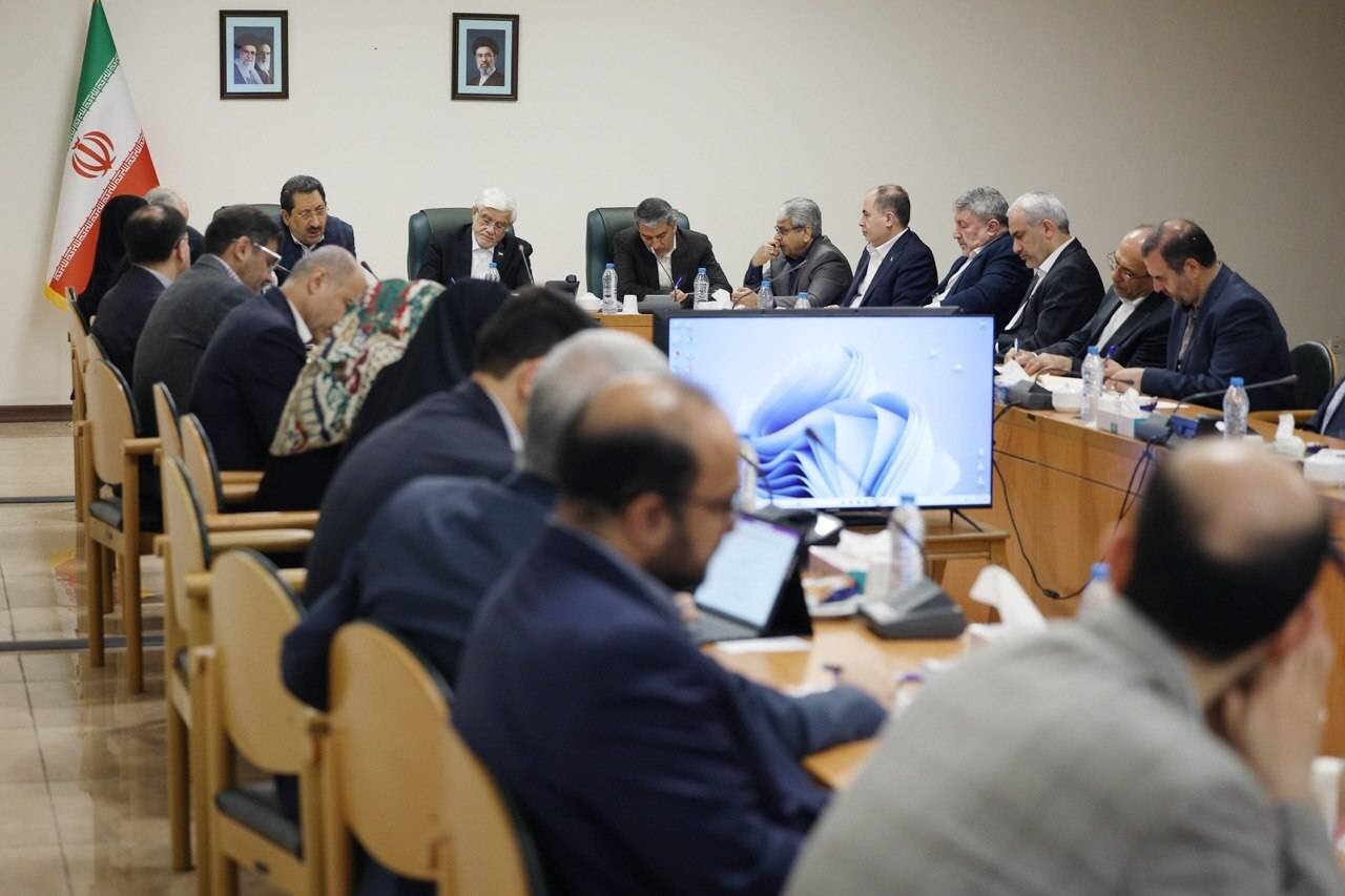 عارف: هیچ کس منکر وجود گرانی در بازار نیست عارف: هیچ کس منکر وجود گرانی در بازار نیست
