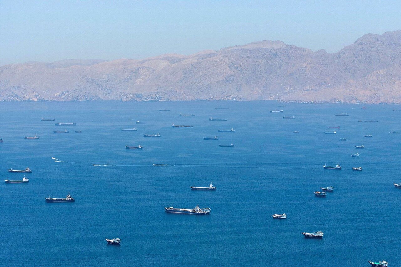یک منبع نظامی: تنگه هرمز همچنان بسته است/ سپاه تا اطلاع ثانوی مجوزی صادر نمی کند یک منبع نظامی: تنگه هرمز همچنان بسته است/ سپاه تا اطلاع ثانوی مجوزی صادر نمی کند