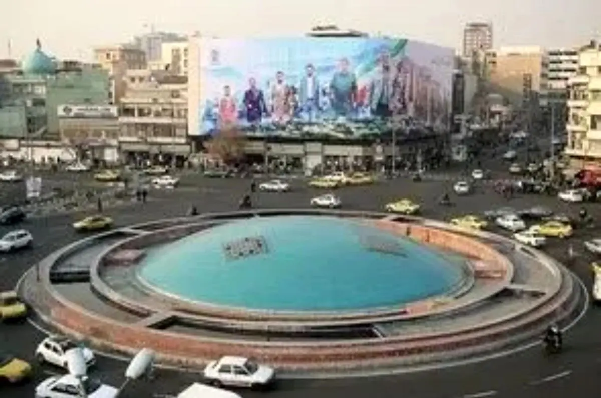 عکس مجسمه جدید میدان انقلاب لو رفت عکس مجسمه جدید میدان انقلاب لو رفت