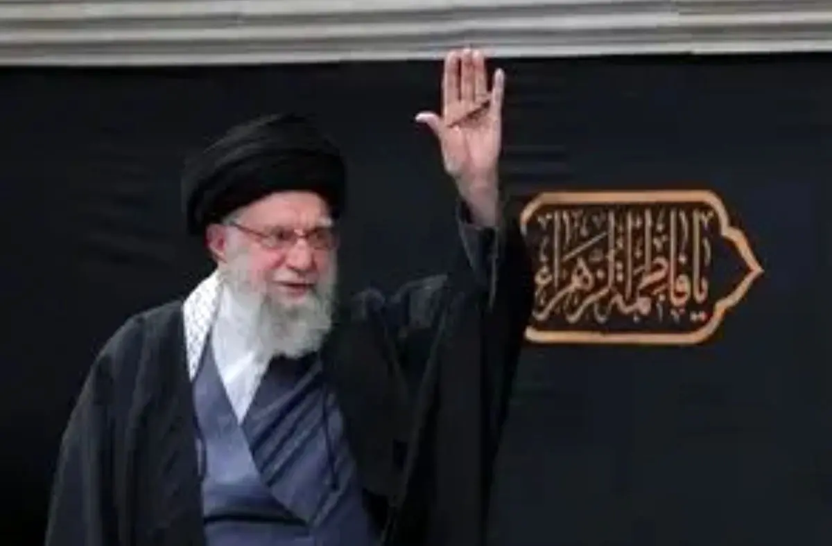 عکسی که برای اولین بار از رهبر شهید انقلاب منتشر شد عکسی که برای اولین بار از رهبر شهید انقلاب منتشر شد