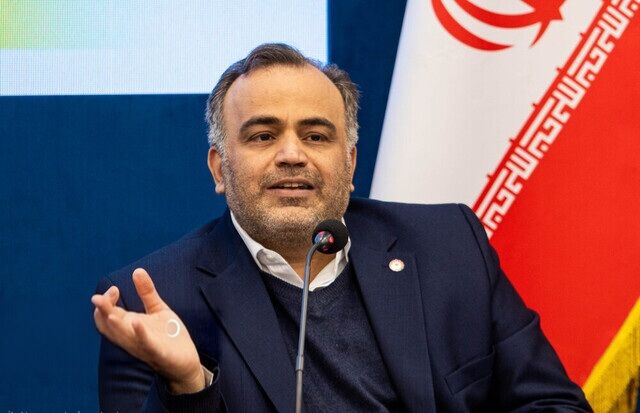 معلم و کارگر: دو ستون قدرت تمدنی ایران معلم و کارگر: دو ستون قدرت تمدنی ایران