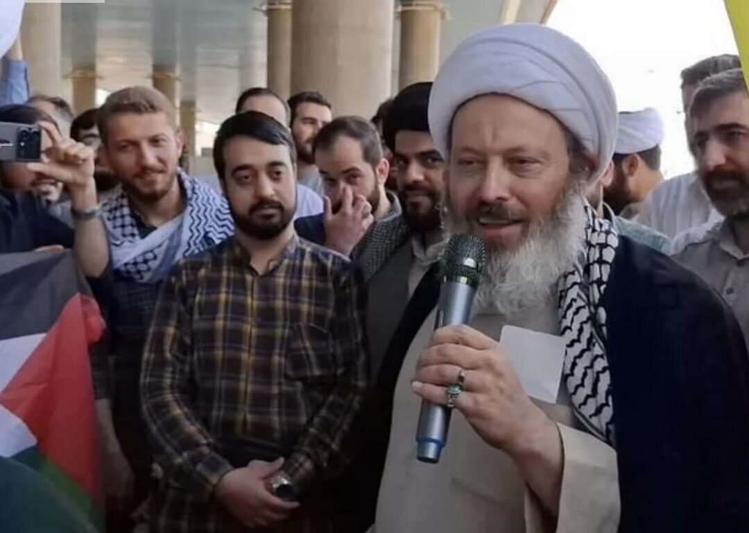 موج سواری روی فضای احساسی جنگ با تشویش اذهان عمومی/ تندروها با مقدسات وارد میدان شدند؛ از حمله به بیحجابها تا حکم اعدام روحانی و ظریف موج سواری روی فضای احساسی جنگ با تشویش اذهان عمومی/ تندروها با مقدسات وارد میدان شدند؛ از حمله به بیحجابها تا حکم اعدام روحانی و ظریف