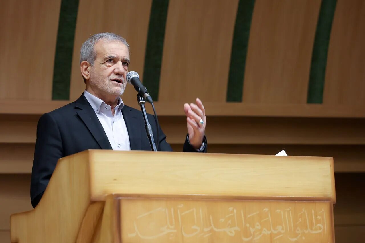 پزشکیان: بدون وا دادن وارد مذاکرات شدیم/کشورهای منطقه به چشم دیگری به ما نگاه می‌کنند، آنها برادران ما هستند/ می‌خواستند سه روزه نظام را ساقط کنند