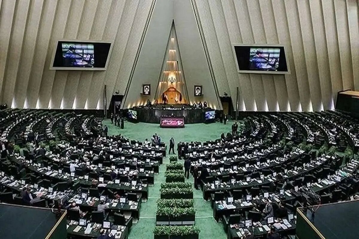 حمله روزنامه نزدیک به رئیس مجلس به پایداریچی های تندرو:حزب سه چهار نفره علیه قالیباف فعالیت کردند/ تلاش می کنند خود را صدای انقلابیگری معرفی کنند