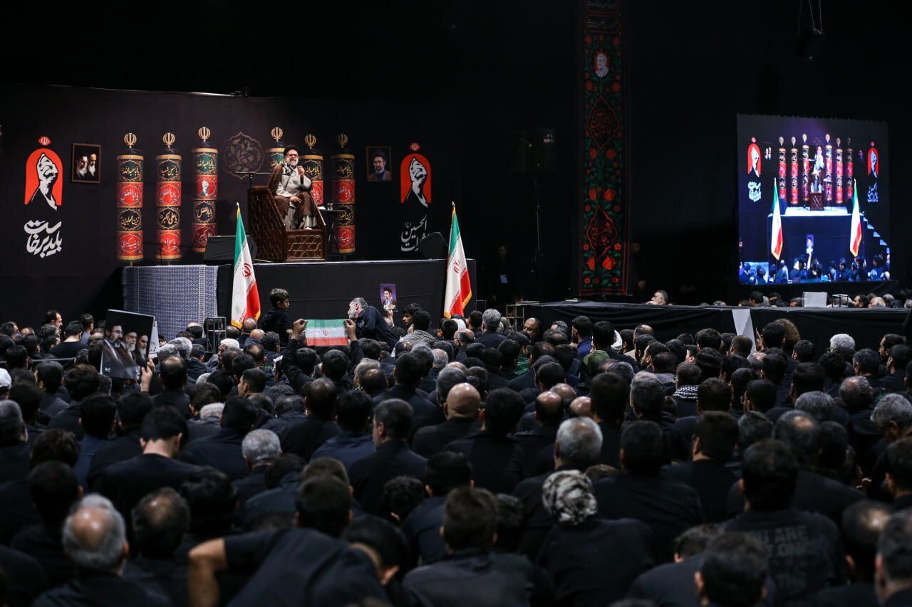 آخرین شب عزاداری در جوار محل شهادت قائد شهید انقلاب اسلامی برگزار شد آخرین شب عزاداری در جوار محل شهادت قائد شهید انقلاب اسلامی برگزار شد