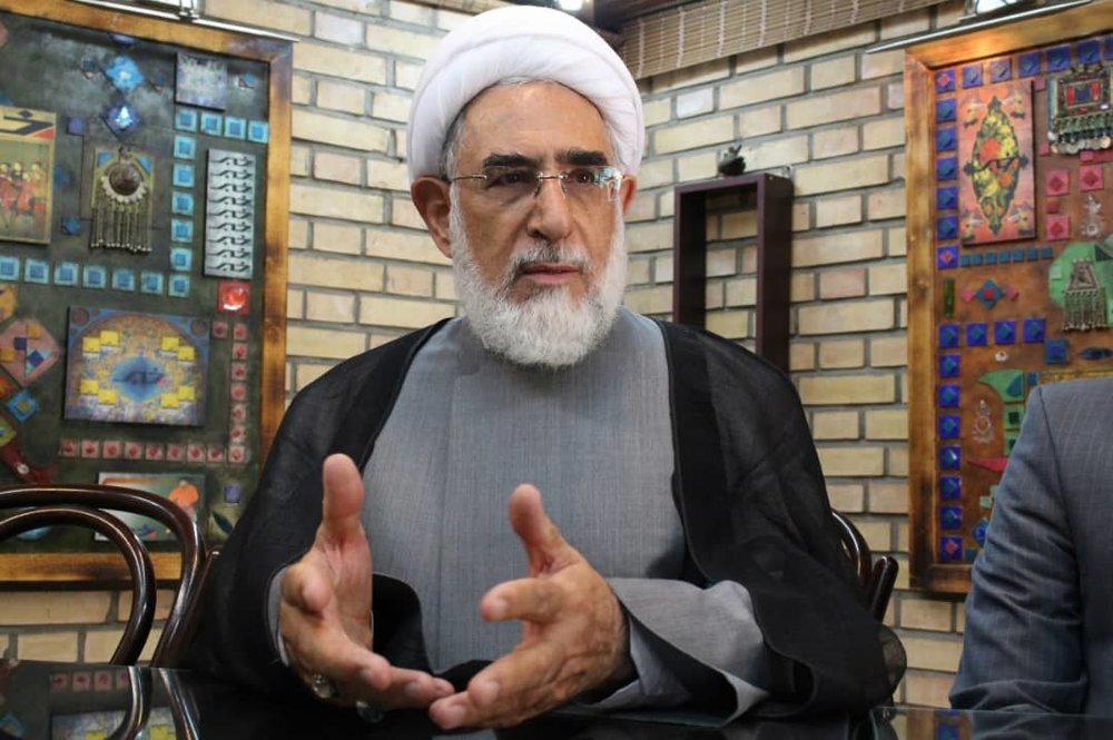 آزادی بیان یا پاس گل به دشمن؟ مرز باریک میان نقد و تخریب در بهارستان/ منتجب نیا: بی‌معنی است که نماینده مجلس حرفی خارج از قواره نظام بزند
