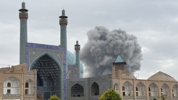 آغاز مرمت بناهای آسیب دیده از جنگ در اصفهان /۲۰۰ میلیارد تومان اعتبار برای مرمت آغاز مرمت بناهای آسیب دیده از جنگ در اصفهان /۲۰۰ میلیارد تومان اعتبار برای مرمت