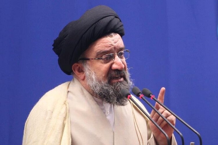 احمد خاتمی: آیت‌الله سید مجتبی خامنه‌ای در جنگ رمضان از ناحیه پا آسیب شدید دید به‌طوری که احتمال قطع پا مطرح بود، اما…