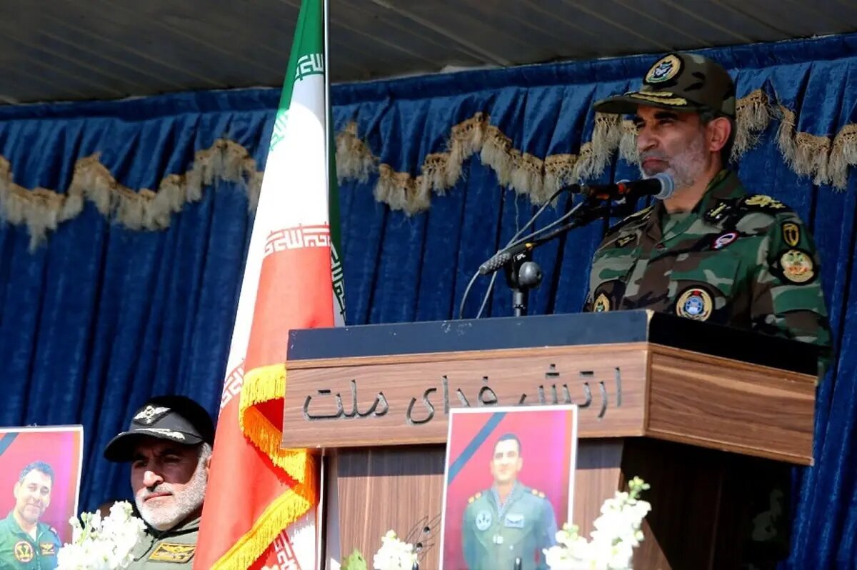 بازدید میدانی فرمانده نیروی زمینی از قرارگاه عملیاتی لشکر ۲۳/ آموزش مهم‌ترین مؤلفه ارتقای توان رزم نیروهای مسلح است