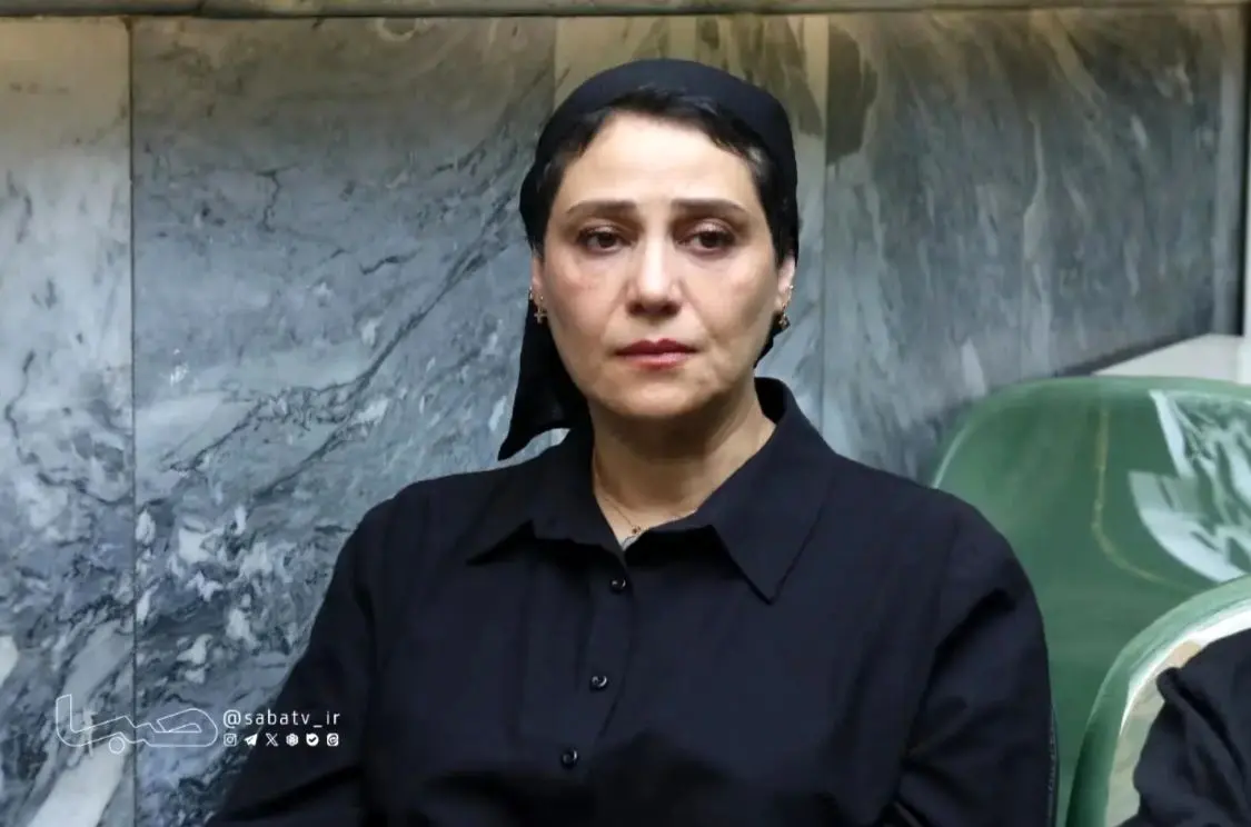 تصاویر هنرمندان مشهور در مراسم ختم خانم بازیگر تصاویر هنرمندان مشهور در مراسم ختم خانم بازیگر