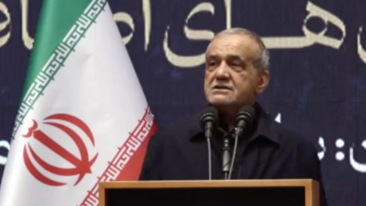 تغییر چهره پزشکیان پس از دو سال ریاست جمهوری+ عکس تغییر چهره پزشکیان پس از دو سال ریاست جمهوری+ عکس