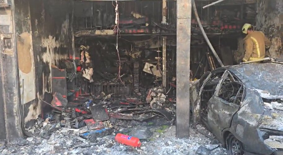 حریق کارخانه موکت در جاده حبیب‌آباد