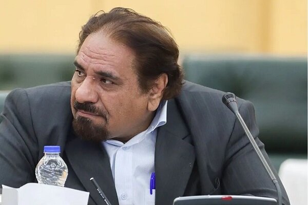 سیاست تثبیت و شکاف ارزی منجر به تورم شد؛ نرخ ارز باید با ثبات باشد سیاست تثبیت و شکاف ارزی منجر به تورم شد؛ نرخ ارز باید با ثبات باشد