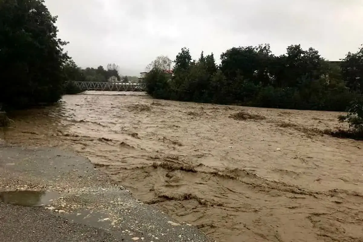 سیل در ماکو جاری شد؛ امدادگران به محل اعزام شدند سیل در ماکو جاری شد؛ امدادگران به محل اعزام شدند