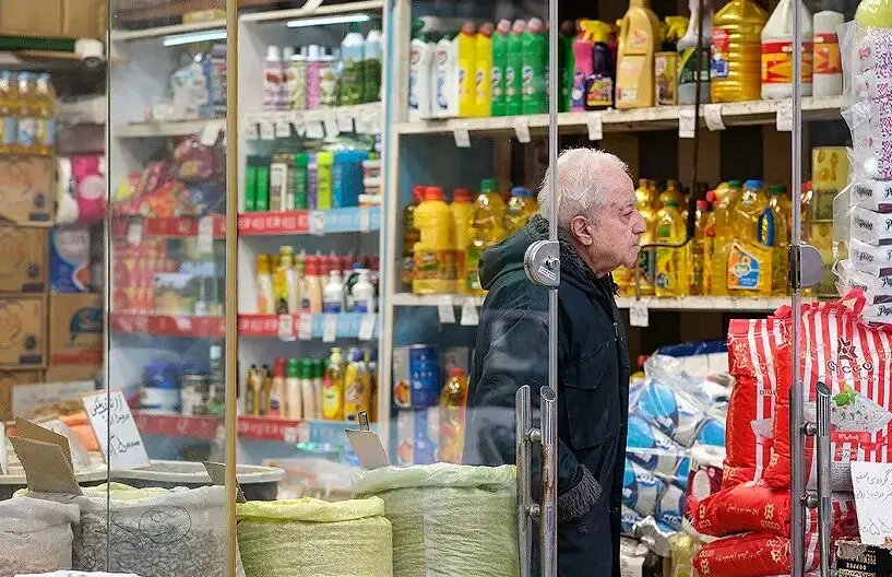 عضو تیم کارگری شورای عالی کار: مزد را ریالی افزایش میدهند اما کالاها را بر مبنای قیمت جهانی قیمتگذاری میکنند عضو تیم کارگری شورای عالی کار: مزد را ریالی افزایش میدهند اما کالاها را بر مبنای قیمت جهانی قیمتگذاری میکنند