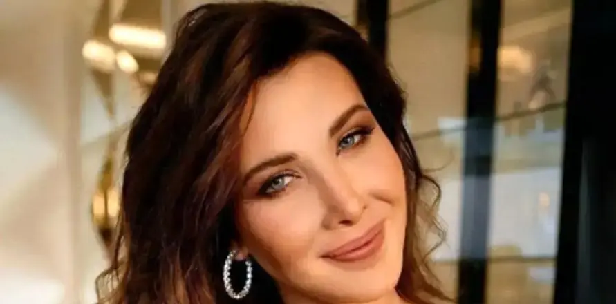 عکس زن و شوهری نانسی روی یک کشتی تفریحی عکس زن و شوهری نانسی روی یک کشتی تفریحی
