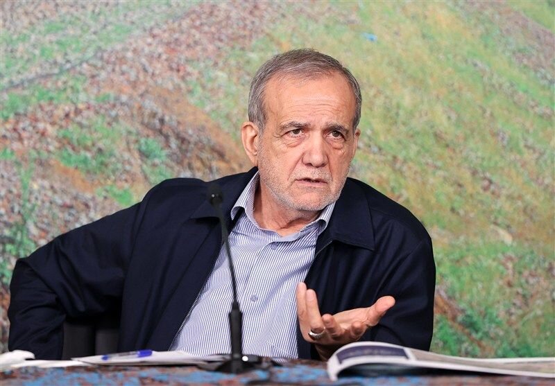حضور پزشکیان در جمع عزاداران عاشورای حسینی در تبریز+ عکس حضور پزشکیان در جمع عزاداران عاشورای حسینی در تبریز+ عکس