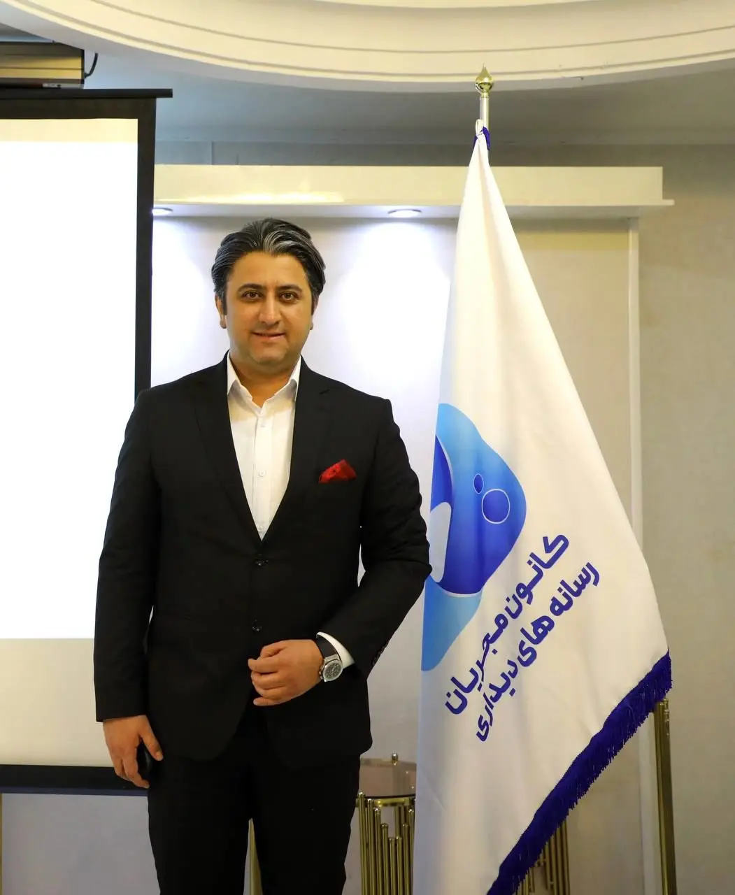 مجید بهره مند سردبیر پارسینه عضو شورای مرکزی کانون مجریان رسانههای دیداری شد مجید بهره مند سردبیر پارسینه عضو شورای مرکزی کانون مجریان رسانههای دیداری شد
