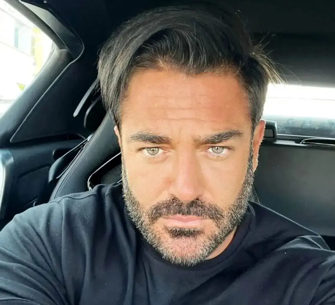 محمد رضا گلزار با استوری جدید به تاسوعای حسینی ادای احترام کرد! محمد رضا گلزار با استوری جدید به تاسوعای حسینی ادای احترام کرد!