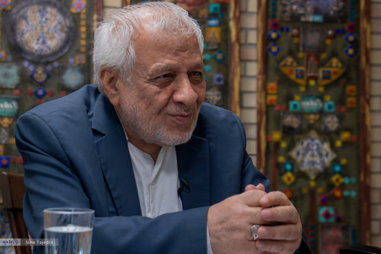 ناگفته‌های اسدالله بادامچیان  از رابطه علی لاریجانی و اصولگرایان/  او اصلا به احمدی نژاد اعتقاد نداشت