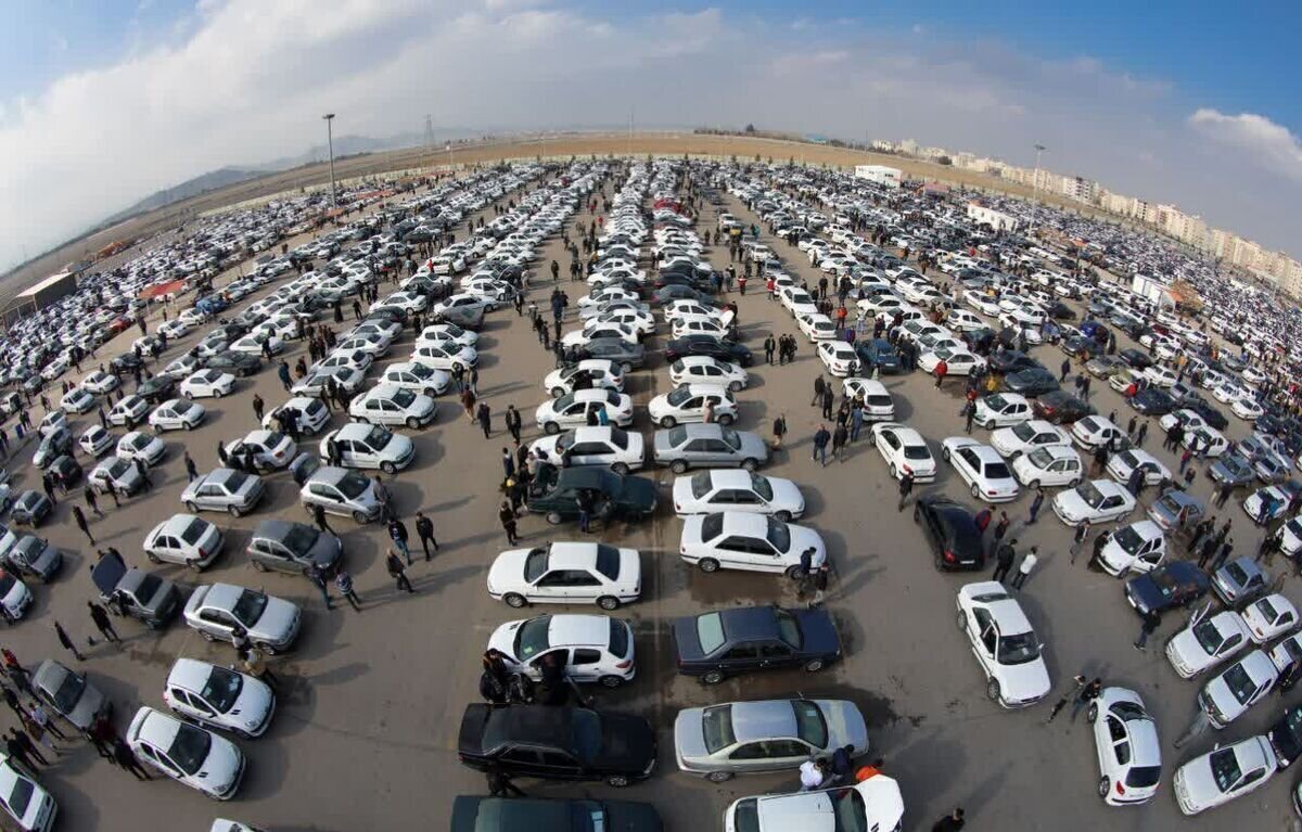 خریداران با بازار خودرو قهر کردند/ ترس ریزش قیمت‌ها در بازار به وجود آمد/ قیمت‌ها قرار است چه تغییری کند؟