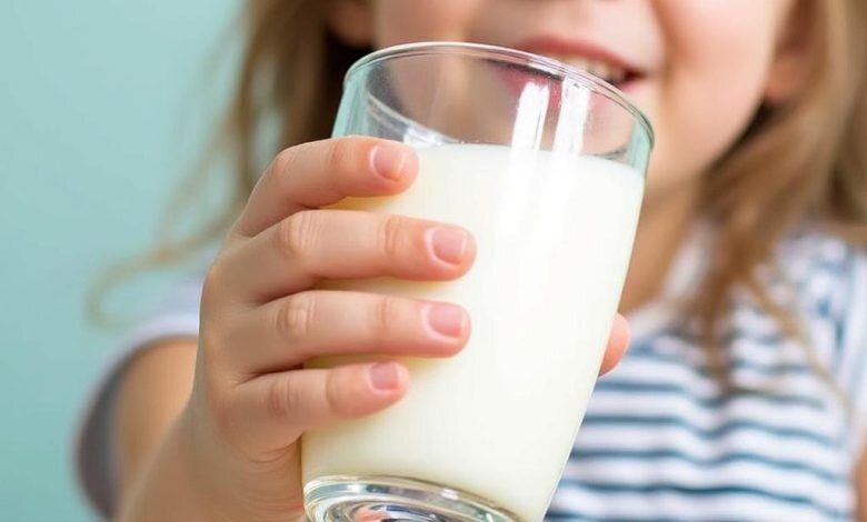 کدام شیر برای کودکان بهتر است؛ شیر کم چرب یا پرچرب؟ کدام شیر برای کودکان بهتر است؛ شیر کم چرب یا پرچرب؟