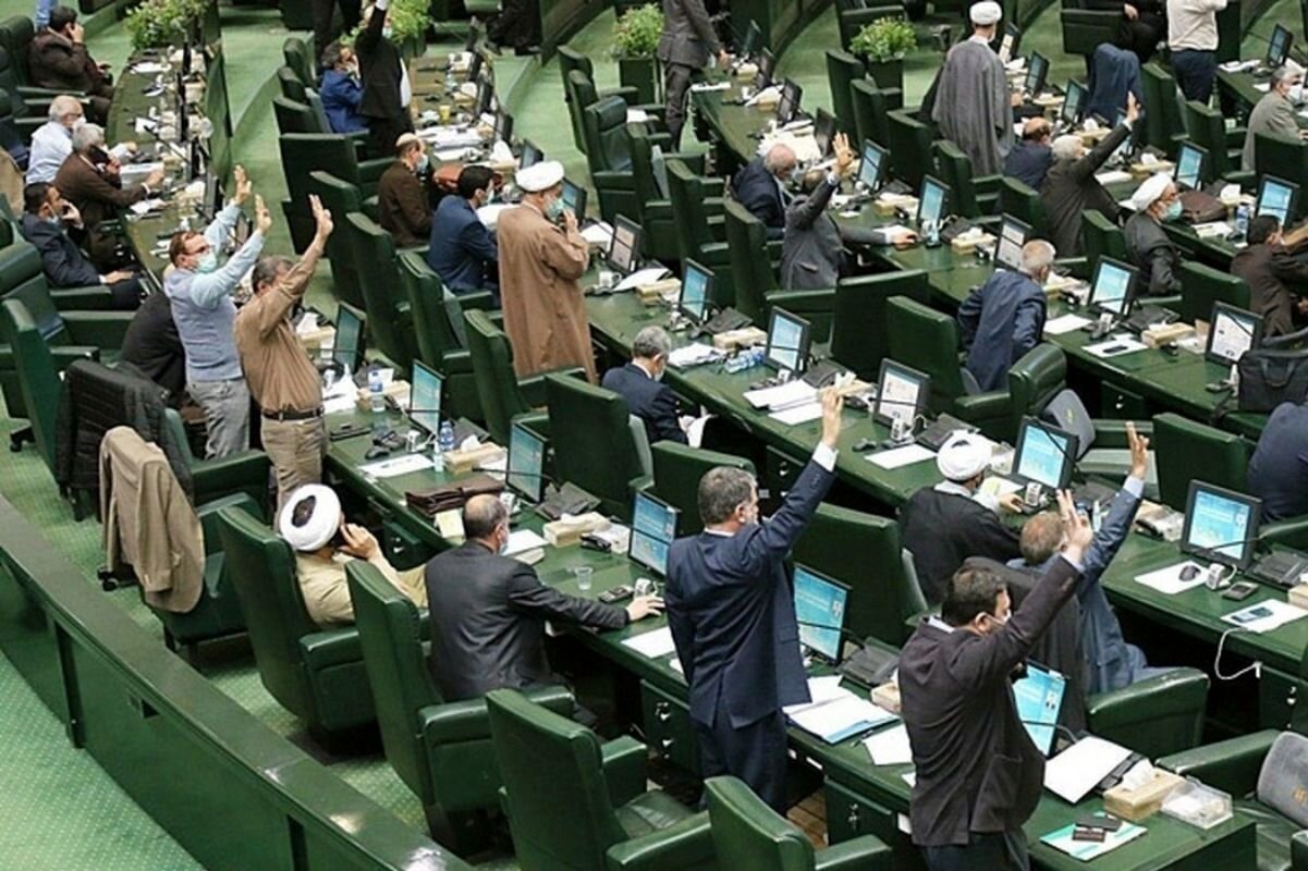 آنچه شما گفته‌اید/ تعطیلی صحن مجلس از نگاه مخاطبان خبرآنلاین/ فقر و گرانی حاصل دست‌رنج مجلس‌نشین‌ها است/ اگر اینجوری است که درِ دولت را هم ببندید…