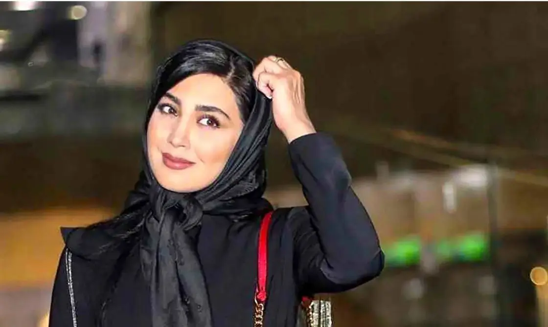 استایل راحت و ورزشی مریم معصومی در یک کافه استایل راحت و ورزشی مریم معصومی در یک کافه