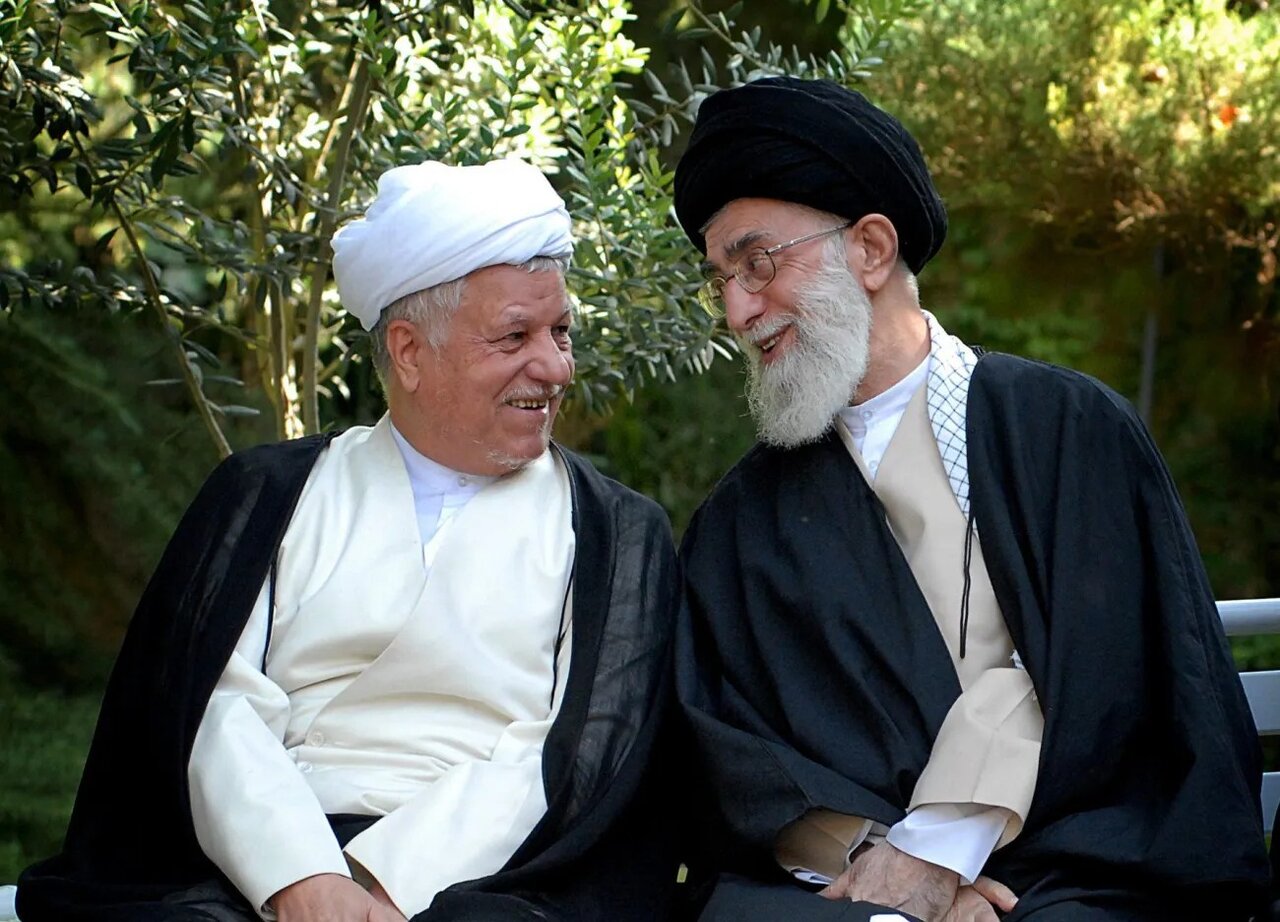 تصویری از دیدار استانداران دولت دوم هاشمی رفسنجانی با رهبر شهید/ وقتی احمدی نژاد و جهانگیری استاندار بودند/ فهرست استانداران در سال ۱۳۷۴ تصویری از دیدار استانداران دولت دوم هاشمی رفسنجانی با رهبر شهید/ وقتی احمدی نژاد و جهانگیری استاندار بودند/ فهرست استانداران در سال ۱۳۷۴