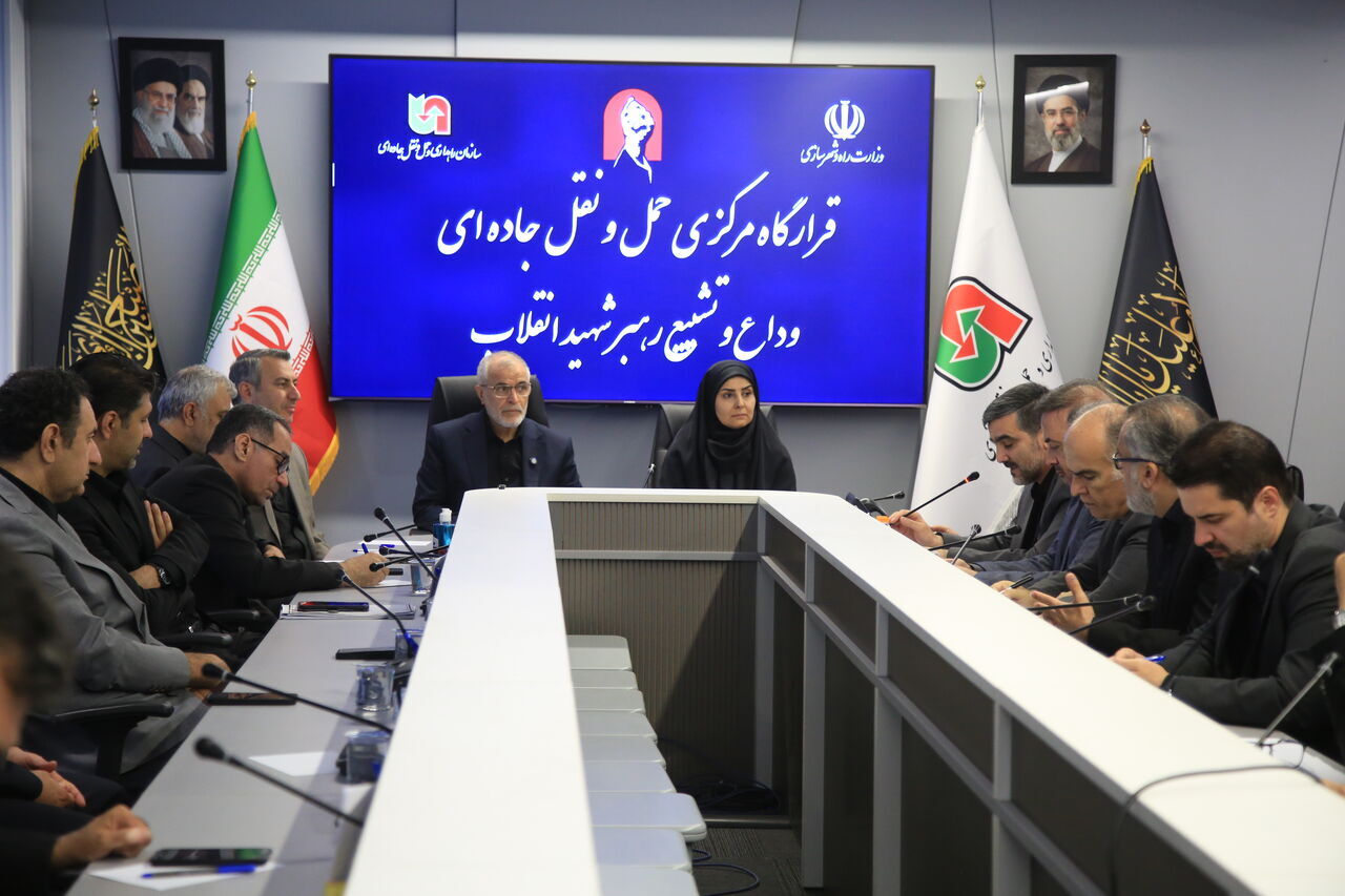 بسیج امکانات ناوگان حملونقل برای تسهیل تردد شرکتکنندگان در آیین تشییع رهبر شهید بسیج امکانات ناوگان حملونقل برای تسهیل تردد شرکتکنندگان در آیین تشییع رهبر شهید