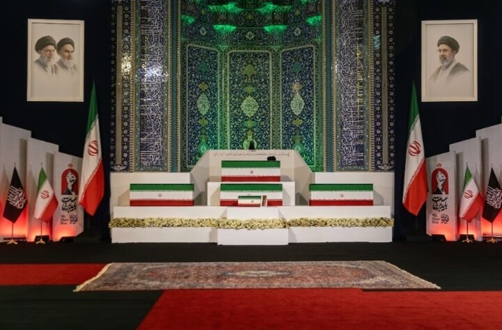 در تهران، قم و مشهد چه کسانی بر پیکر رهبر شهید نماز میخوانند؟ در تهران، قم و مشهد چه کسانی بر پیکر رهبر شهید نماز میخوانند؟
