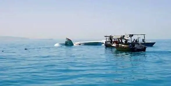 سقوط هواپیما در آسمان قشم؛ بررسی ابعاد حادثه آغاز شد سقوط هواپیما در آسمان قشم؛ بررسی ابعاد حادثه آغاز شد